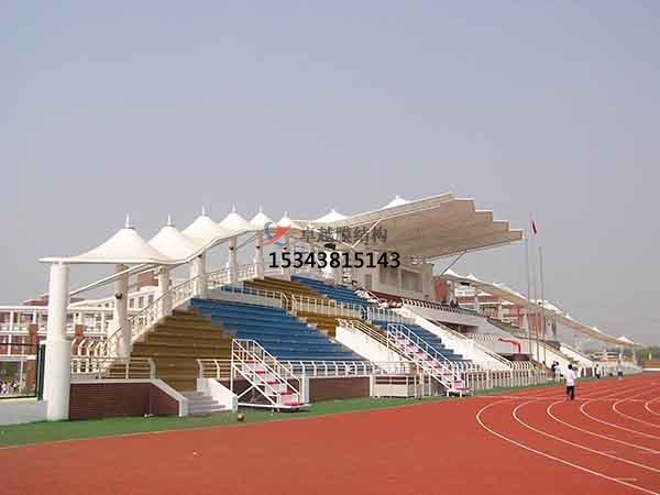 建始<font color='red'>膜結(jié)構(gòu)看臺(tái)</font>雨棚生產(chǎn)設(shè)計(jì)安裝