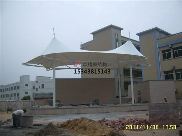 永登<font color='red'>膜結(jié)構(gòu)看臺(tái)</font>雨棚生產(chǎn)設(shè)計(jì)安裝